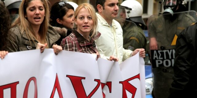 Υπό κατάληψη για δεύτερη μέρα τα κεντρικά του ΙΚΑ