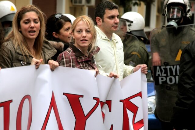 Υπό κατάληψη για δεύτερη μέρα τα κεντρικά του ΙΚΑ