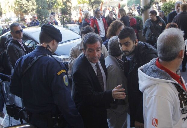 Επίθεση στο Γιώργο Καμίνη στο κέντρο της Αθήνας