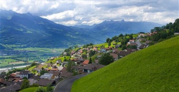 Λίστα Ελλήνων καταθετών σε Λιχτεστάιν και Λουξεμβούργο ερευνά το ΣΔΟΕ