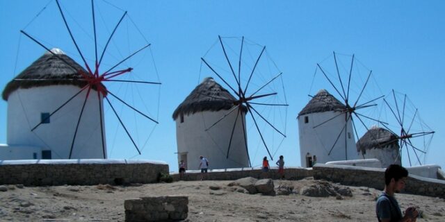 Συνελήφθη γνωστός dj στη Μύκονο για εκδήλωση που δεν δηλώθηκε στην Εφορία