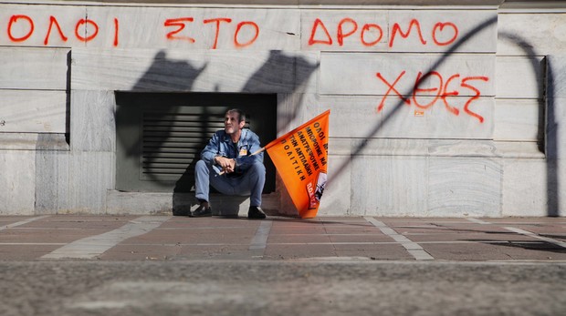 Αποκαλυπτική έκθεση: Η μείωση μισθών δεν θα βοηθήσει την Ελλάδα