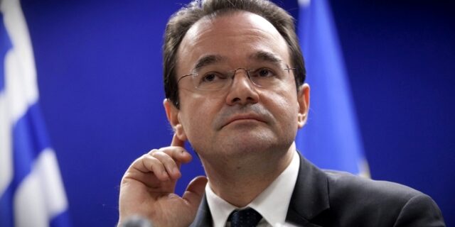 Παπακωνσταντίνου: “Δεν θα γίνω εξιλαστήριο θύμα. Δεν αλλοίωσα τη λίστα και δεν γνώριζα αν υπάρχουν συγγενείς μου μέσα”