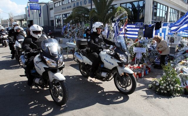 Με εντάσεις άρχισε η δίκη για τη δολοφονία των δύο αστυνομικών στου Ρέντη