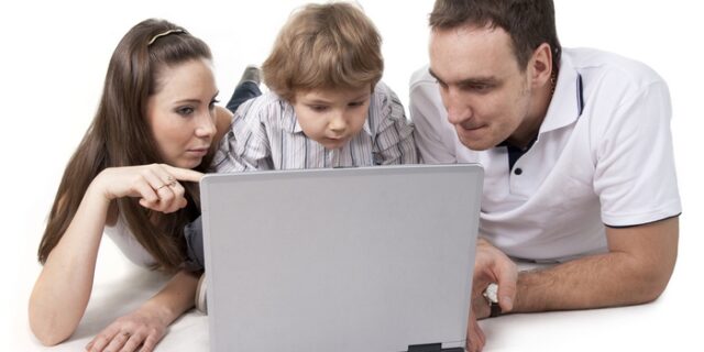 Saferinternet: Τι να προσέξετε στην αγορά ηλεκτρονικών παιχνιδιών
