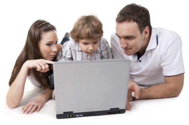 Saferinternet: Τι να προσέξετε στην αγορά ηλεκτρονικών παιχνιδιών