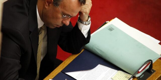 Στα 2,5 δισ. ευρώ το πλεόνασμα το 8μηνο. “Αγγίζει” το στόχο του 1,5%