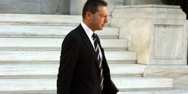 Τελεσίγραφο Στουρνάρα: Ξεχάστε την αμνηστία και επιστρέψτε τα χρήματα στην Ελλάδα