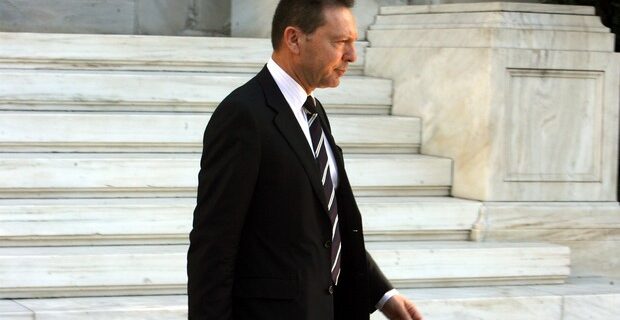 Η ΔΕΗ συμφώνησε με Στουρνάρα να συνεχίσει να εισπράττει το χαράτσι