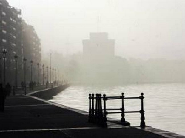 Θεσσαλονίκη: Πέπλο ομίχλης πάνω από την πόλη