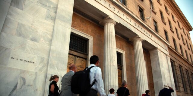 ΤτΕ: Σωρευτική αύξηση εσόδων από ΦΠΑ 1,4 δισ. ευρώ την περίοδο 2015-16