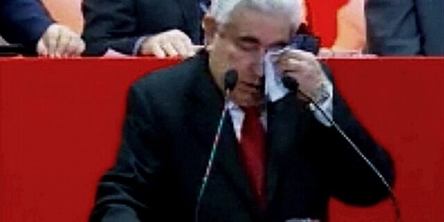 Δάκρυσε ο Χριστόφιας για την ένταξη της Κύπρου στο Μνημόνιο