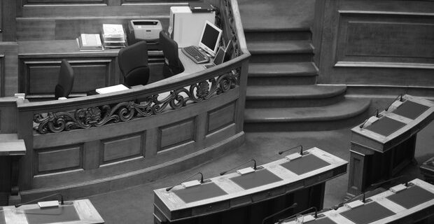 Προστάτης υπαλλήλου (της Βουλής)