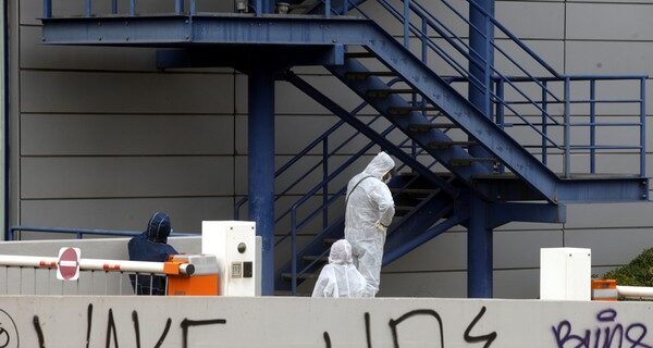 Καθρέφτης είμαι κοινωνία μου και σου μοιάζω