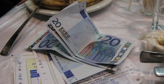 Νέο φορολογικό: Οι οριστικές αποφάσεις για τις αποδείξεις