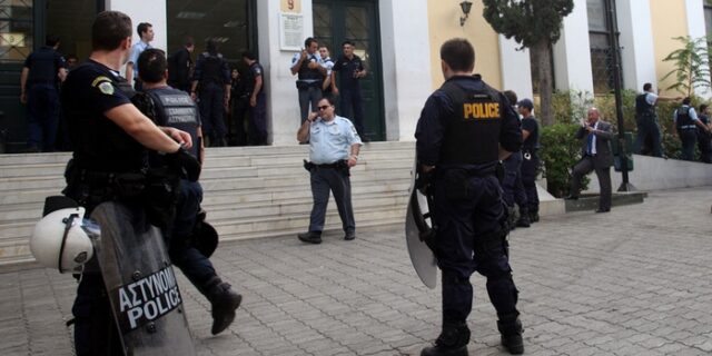 Ελεύθερη η 25χρονη που κατηγορείται για τους ”Πυρήνες της Φωτιάς”