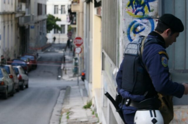 Αλλοδαποί ξυλοκόπησαν αστυνομικούς στα Εξάρχεια