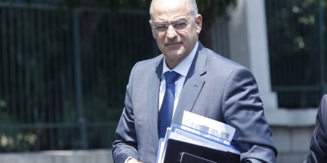 Δένδιας: Κοινή επιδίωξη των δύο άκρων, να αποδομήσουν τη Δημοκρατία