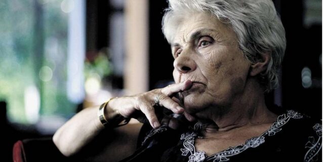 Κική Δημουλά στη Herald Tribune: “Θα ζήσουμε χειρότερα απ’ ό,τι στη Χούντα”