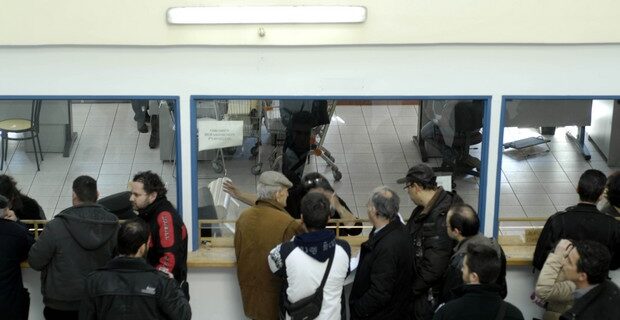 Πώς θα γίνει η παρακράτηση φόρου από μισθωτούς και συνταξιούχους