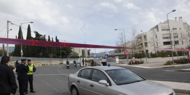 Τέσσερις υπόπτους με τζόκεϊ αναζητά η ΕΛΑΣ για την επίθεση στο Mall