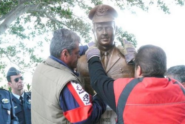 Ξανά στη θέση της η προτομή του Σμηναγού Ηλιάκη