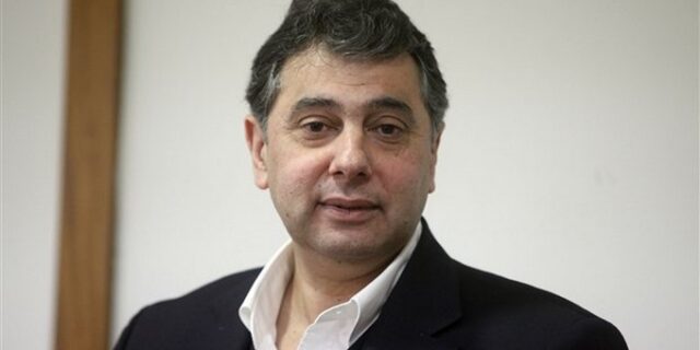 Επιμένει ο Κορκίδης για μείωση του βασικού στα 751 ευρώ και στα 511 ευρώ για τη μερική απασχόληση