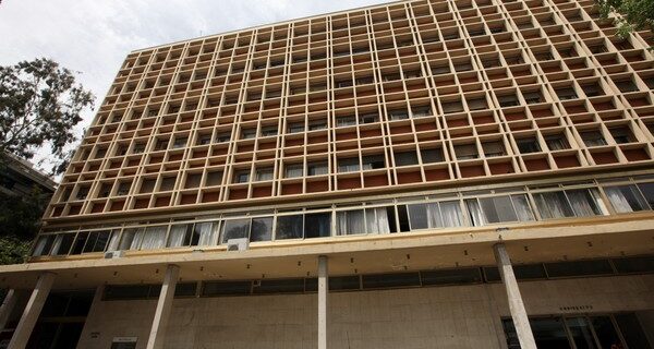 Η τρόικα απειλεί με λουκέτο ΝΙΜΙΤΣ και Ναυτικό νοσοκομείο