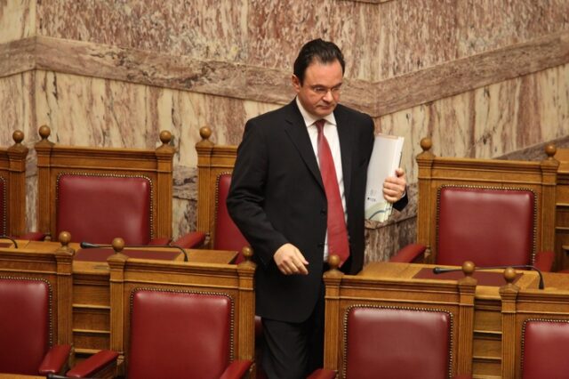 Αυλαία με την κατάθεση Παπακωνσταντίνου στην Προανακριτική