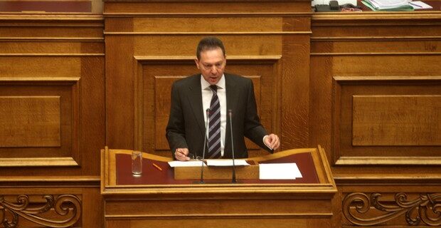 Στουρνάρας: “Ελαττώσαμε την ταχύτητα, με την οποία πηγαίναμε στα βράχια”