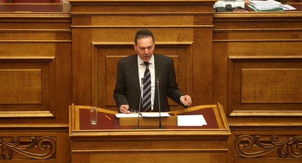 Στουρνάρας: “Ελαττώσαμε την ταχύτητα, με την οποία πηγαίναμε στα βράχια”