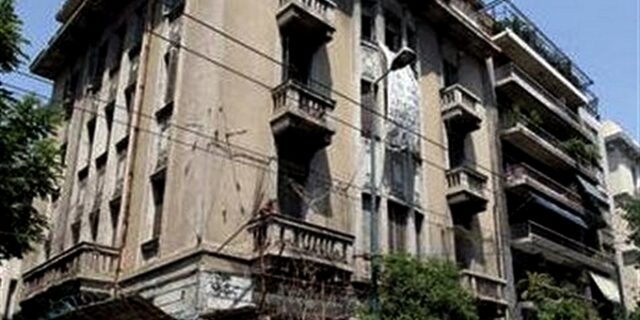 Εισβολή της ΕΛ.ΑΣ. στην “κατάληψη Σκαραμαγκά” στην Πατησίων