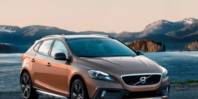 Volvo V40 Cross Country. Από 23.220 € με απόσυρση και μηδενικά τέλη