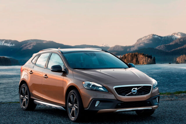 Volvo V40 Cross Country. Από 23.220 € με απόσυρση και μηδενικά τέλη