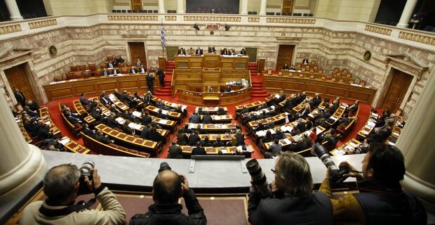 Spiegel: “Οι μεταρρυθμίσεις στην Ελλάδα παραείναι χαλαρές”