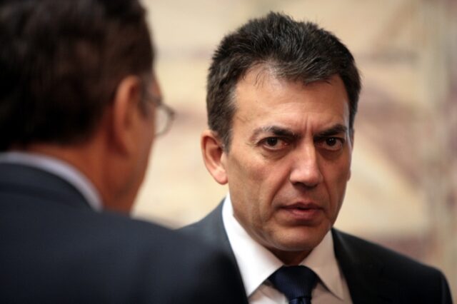 Βρούτσης: Δεν θα υπάρξουν αλλαγές στον κατώτατο μισθό