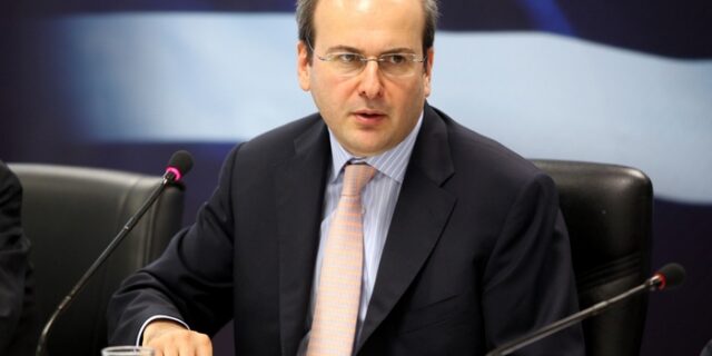 Χατζηδάκης: Όχι πλειστηριασμούς μέχρι το 2013. Μπλόκο Τρόικας στον νόμο για υπερχρεωμένα νοικοκυριά