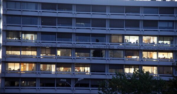 Διαψεύδει το ΥΠΟΙK τα δημοσιεύματα και τις δηλώσεις για το φόρο ακινήτων