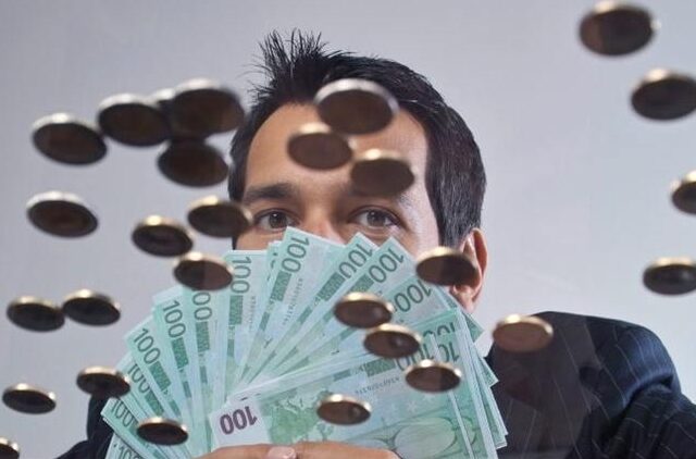 Χάνεται το επίδομα γάμου και το 10% των μισθών