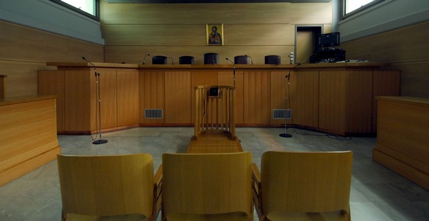 Ανακλήθηκε η φορολόγηση του επιδόματος βιβλιοθήκης των δικαστών