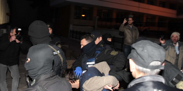 Αστυνομία για τους 4 συλληφθέντες: “Ασκήθηκε η απολύτως αναγκαία βία”