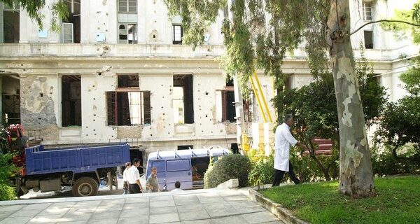 Μεθυσμένοι ασθενείς ξυλοκόπησαν ειδικευόμενο γιατρό στο ΕΛΠΙΣ