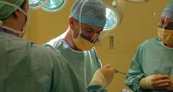 Παγκόσμια ιατρική πρωτιά αφαίρεσης όγκου πνεύμονα και καρδιάς