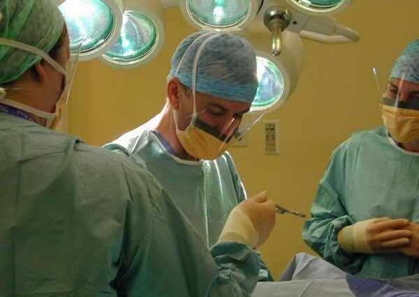 Παγκόσμια ιατρική πρωτιά αφαίρεσης όγκου πνεύμονα και καρδιάς