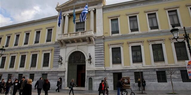 Στην έξοδο 25.000 υπάλληλοι τραπεζών