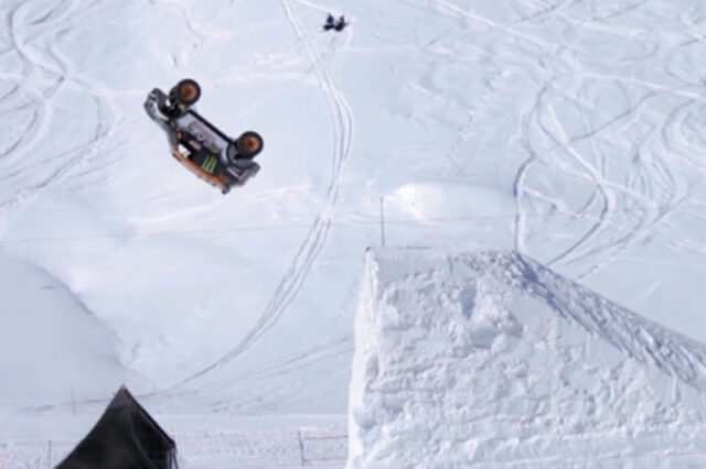 Απίστευτο. Ιπτάμενο Mini κάνει περιστροφή στον αέρα