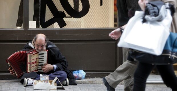Πόση φτώχεια και ανισότητα αντέχει η δημοκρατία;