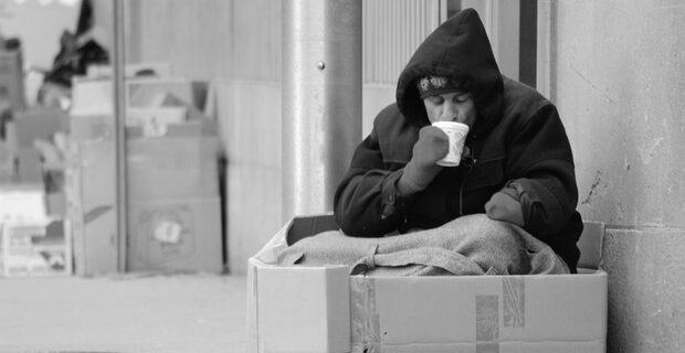 Καταργούνται τα προνοιακά επιδόματα με το εγγυημένο εισόδημα