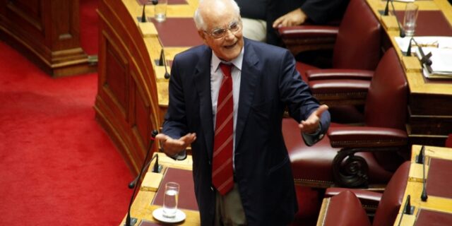 Κακλαμάνης: Ο Στουρνάρας δοξάζεται στο Κολωνάκι και το Εκάλη Κλαμπ