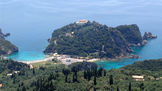 Ινδός οικονομολόγος στο QZ: Πουλήστε Ρόδο, Κέρκυρα και Λέσβο για να σωθείτε
